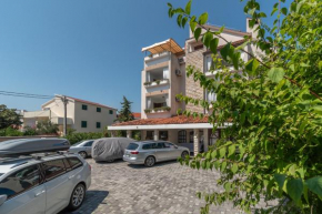 Отель Apartments Vojin  Трогир